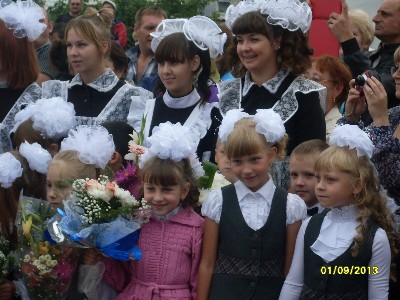 Учащиеся на линейке Учащиеся на линейке
